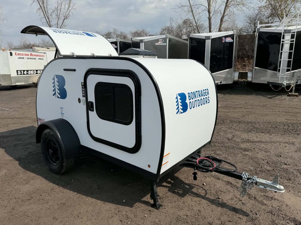 Small caravan - 7 pieds
